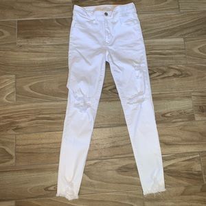 American Eagle White Ripped High Rise Jegging
